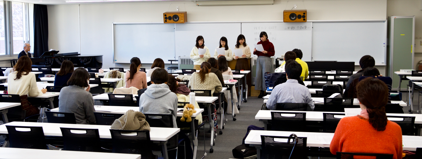 市長を前にやや緊張気味の学生たち