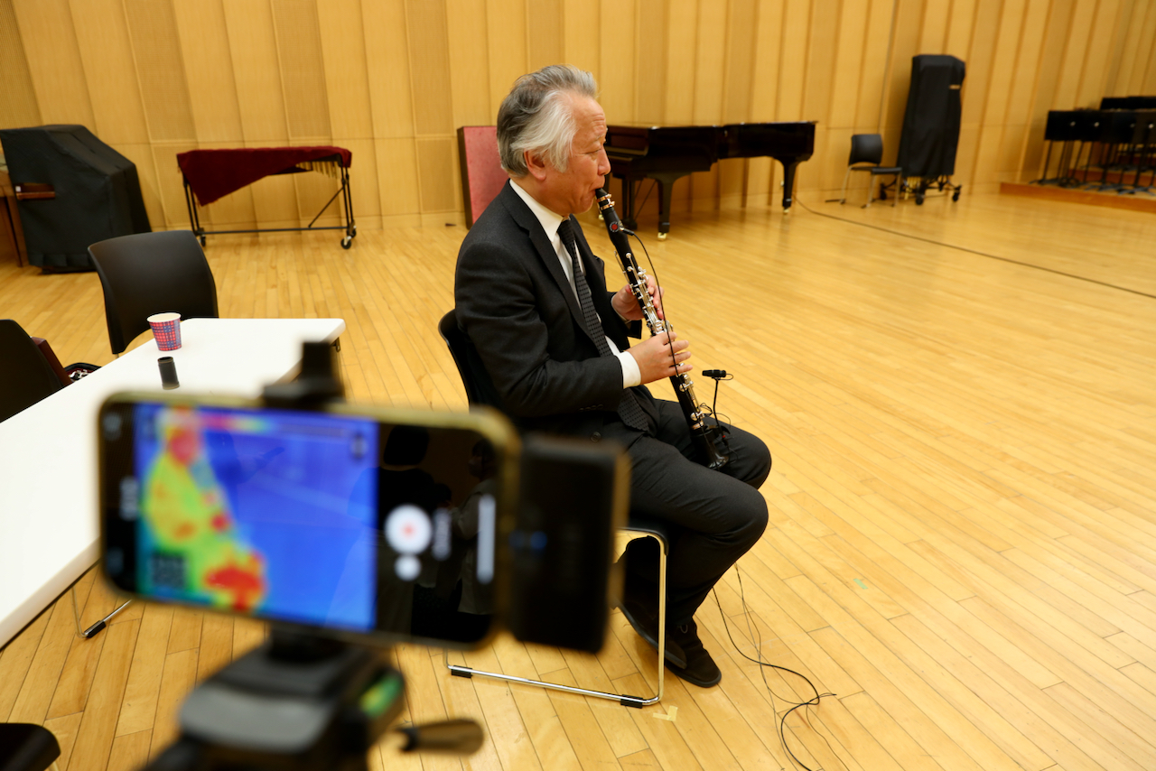 サーモグラフィーを用いた実験の様子（写真）
