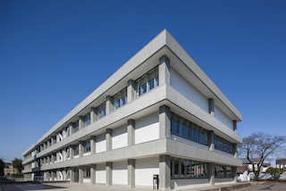 大学5号館外観（2013年度工事完了）