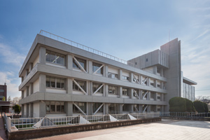 大学3号館外観（2012年度工事完了）