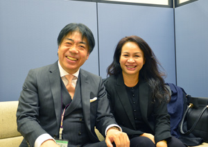 （左）花岡千春副学長、（右）ヴァン・ティ・ミン・フォン　ホーチミン音楽院長
