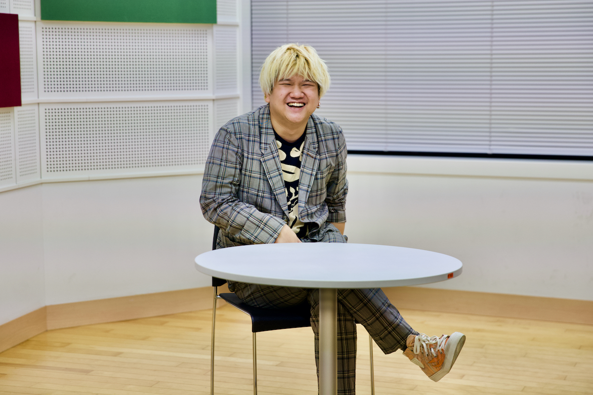 終始ににこやかにインタビューを対応してくださるYaffleさんの写真